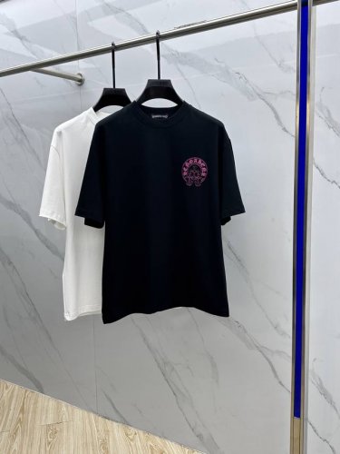 Ch*克罗心 2025Fw春夏新品圆领打底外穿T恤，立体感Logo微廓形半袖260克活性纯棉打底T恤，棉，手感面糯有骨感，柔而有韧性。工艺处理，韧性和抗皱性能得