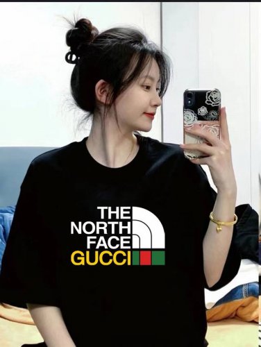 The North Face X Gucci北面联名古驰圆领短袖半袖T恤 面料采用260克纯棉双纱食毛面料 双线二本针压线 久洗不变形 原版定制三标 高端进口印