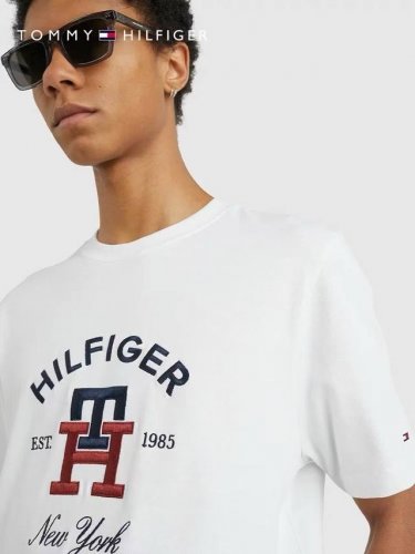 新款上新 黑色L下架 2025新款汤米 Tommy男女情侣款立体高端字母刺绣袖口Logo小标T恤短袖。透气，干爽！ 手感舒适，透气清爽，更加耐洗不变形，亲肤感十