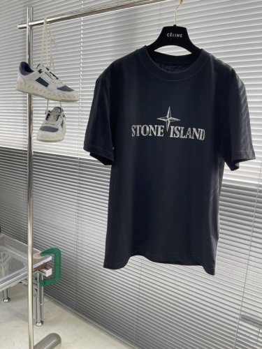 Stone Island 2025春夏短袖系列 尺码: M-5Xl 版型：微阔版型 克重：260克重 潮棉短袖 成份：100%棉 面料表面纹理细腻平整 触感亲肤