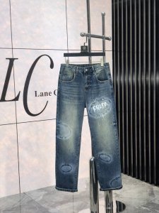 普拉达 2025早春男士丹宁阔腿牛仔裤 官宣画册海报穿搭款 客供高级进口的丹宁原色面料 S特选日本冈山纯正13Oz 盎司牛仔布料 重磅环保植物酵素水洗工艺 G肌