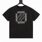 Louis Vuitton 路易威登 珍珠字母绣花圆领短袖 秀场版型、胸前呈现 Marque L. Vuitton Deposee 珠饰刺绣、后部翻转效果、标签