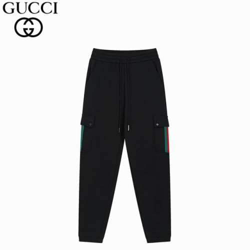 gucci 古驰 24Ss 拼接红绿织带长裤 互扣式双G标识巧妙融入运动装设计，塑就一系列运动风单品。在这款针织棉慢跑长裤上，带着一丝怀旧意蕴的图案低调呈现于裤