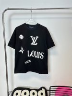 款号：Hmy117# Lv 路易威登经典Logo万针精密绣花短袖T恤 正儿八经280克纯棉双砂面料 所有面料均已提前做过缩水 品质第一 所见即所得 不会洗一次版