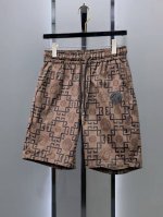 范思哲 2025夏季新款原单专柜休闲短裤，奢华经典品牌原版Logo配饰 专柜热销款 身穿着非常舒适 低调不失奢华 穿出去非常有档次 裤型款式和裁剪亦无需多言 上