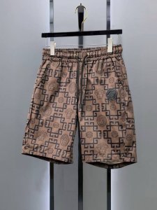 范思哲 2025夏季新款原单专柜休闲短裤，奢华经典品牌原版Logo配饰 专柜热销款 身穿着非常舒适 低调不失奢华 穿出去非常有档次 裤型款式和裁剪亦无需多言 上