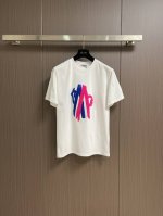 moncler 2025Ss新款胸前立体印花字母Logo圆领T恤 融合经典图案 无论是上身舒适度还是都是无可比拟的存在 可以说是夏日必备 尺码 S-Xxl