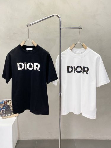 Dior迪奥独家专供新款原单男士休闲短袖 高端定制 高端版本 时尚百搭爆款进口面料 手感超柔软细腻 穿着亲肤舒适 高端精品 代工厂p精细做工 上身非常赞 男士必