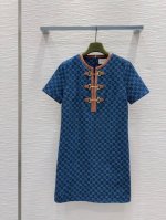 Gucc* 2025Ss新款 高版出品~超时髦新款丹宁牛仔 酵洗个性色调上身又酷又飒爽 采用定制高品质斜纹棉质水洗牛仔面料，纹理细腻，棉感自然，既有筋骨感又不失