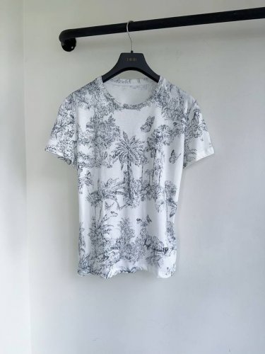 dio25春夏新款白色和蓝色棉质混纺平纹针织面料Palms茹伊印花Dioriviera圆领T恤出货这款 恤来自 Dioriviera 限定系列采用棉质混纺平纹针