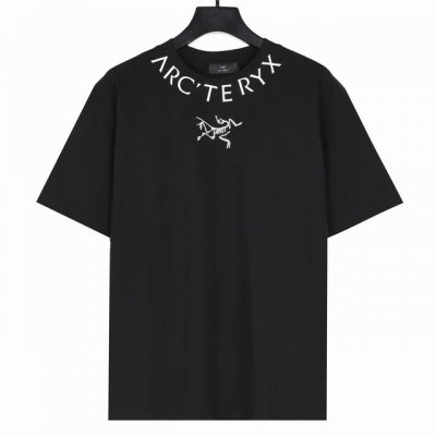 Arc’Teryx.始祖鸟 25Ss 领口Logo 印花短袖T恤 采用32支双股，250G全棉面料。上身透气，绝不起球，手感柔软舒适，全衣平车走线立体剪裁。胸前