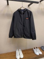 P430Fendi 芬迪蛇年限定男装外套Eyes小怪兽黑色连帽拉链风衣25新款 立体裁剪的宽松版型，时髦有型的同时又非常修身显瘦～不管是春秋做为外套穿搭，还是平