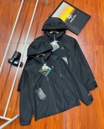 供 高品质 kailas 凯乐石户外休闲连帽冲锋衣外套 胸前重工经典刺绣Logo 连帽的版型设计经过精心考量 既贴合人体曲线 又给予身体充分的活动空间 无论是日