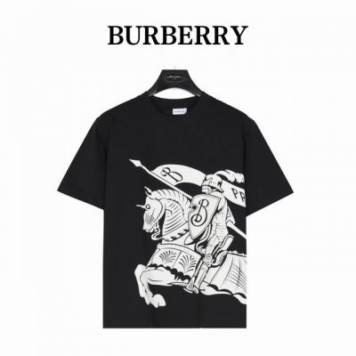 Burberry 巴宝莉 发泡战马短袖 夏季渠道限定新款 简约又不失风格的复古品牌标识，夏日炸街酷毙了 情侣气质款，两色推荐入手。采用定制面料。添加杜邦公司So