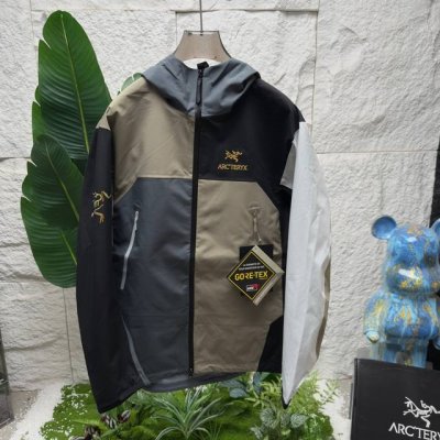 arc'teryxarc X Beams 22Fw限定联名款 拼接 限定为Hardshell系列，独一无二的拼色设计，面料区别市面基础防水面料，这款的面料为Go