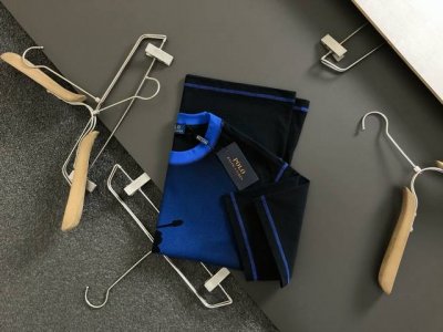 lf*合身版型 M-Xxxl 最新最顶级黑蓝拼色短袖，最顶级的品质专柜原单短袖，顶级制作工艺进口面料，专柜款独特设计，采用进口高端订制进口丝线手感一流！官网在售