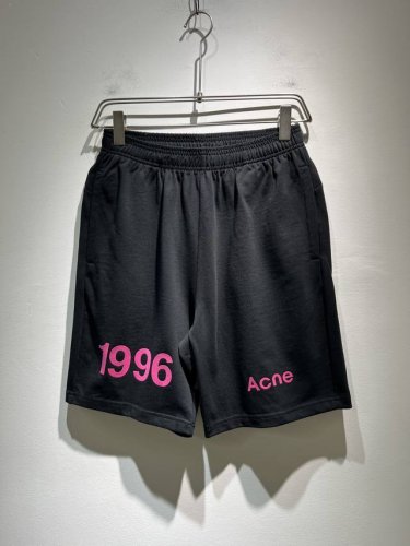 acne Studi*Os2025春夏新款男女同款短裤，专柜同步发售！定制专属纯棉面料，定制原版工艺螺纹，衣身设计标识Logo压绒设计！完美融入时尚还有风情感一