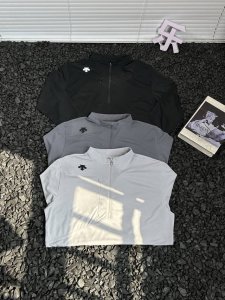 迪桑特Descente 运动健身半拉链针织圆领长袖T恤 情侣款 黑科技材质让你户外不再惧怕阳光。运动速干天丝锦纶高弹力面料穿上去亲肤不粘身，犹如婴儿般肌肤细腻舒