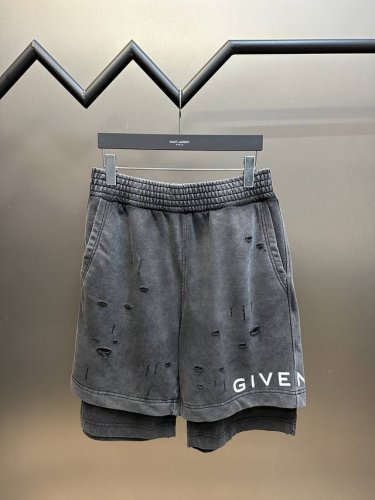 Givenchy 纪梵希破洞双层假两件短裤 采用320克毛圈面料，内衬使用26支爽棉，搭配双层破洞独特点缀，解构性裁剪处理成就了它独有的复古美感！电脑激光割破定