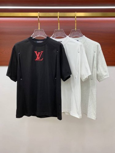 Lv2025Ss新款经典圆领短袖，时尚百搭经典元素打造精致工艺专柜面料，顶级元素融合打造，经典短袖3标齐全，潮男时尚，无论是上身舒适度还是都是无可比拟的存在，男