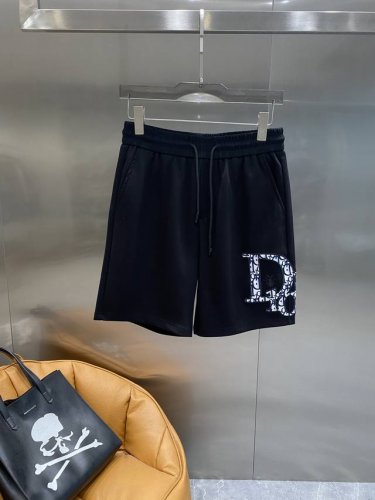 迪家 Dior短裤超酷 纯黑色调经典又百搭，右侧那大大的品牌字母“Dior”，采用了独特的图案设计，超有辨识度 松紧腰搭配抽绳，M-3Xl 隔天