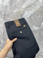 Lv路易威登 休闲裤 西裤2025Ss春夏新款 高级定制裤子专用面料 定制原版五金 重工工艺打造 车工走线精细 定制面料 柔软舒适 质感显著 辅料精美 上身效果