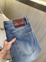 fendi芬迪 2025Ss春夏新款男士牛仔裤 精选进口丹宁牛仔面料 重工环保洗水 手感柔和 兼备耐磨性 版型小直筒 微弹力显瘦修身，细节完美，五金辅料精选高等