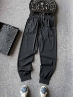 专柜顶级货 人气爆款 prada 普拉达专柜新品冰氧蚕丝长裤 恒隆在售万元级 款号 3652 普拉达家今年新品冰氧天丝面料 内外层做了液氨工艺处理 久穿持久有型