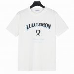 Lululemon 露露乐蒙2025春夏新品印花短袖 面料采用300克重双纱精梳棉，定制32支1*1螺纹，成衣两遍水洗处理，面料舒适亲肤无异感，定制定染面料，纺
