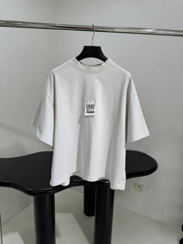 新品520限定中等剪裁T恤 女款 复古做旧干爽平纹布修身中等版型剪裁 正面饰以Airport Tag立体贴纸 不可以斯开喔 马上要飞到你身边爱意表达方式 提前穿