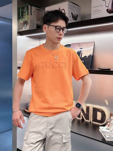gucci古驰独家专供新款原单男士休闲短袖 高端定制 高版本 时尚百搭爆款进口面料 手感超柔软细腻 穿着亲肤舒适 高端精品 代工厂P精细做工 上身非常赞 男士必