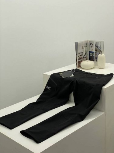 Arc'teryx 始祖鸟 Gamma pant 防风 防水防刮 男子户外刺绣软壳长裤 款号:A'r021 裤子采用耐穿、防泼水的面料制成，内侧柔软提高了贴身舒