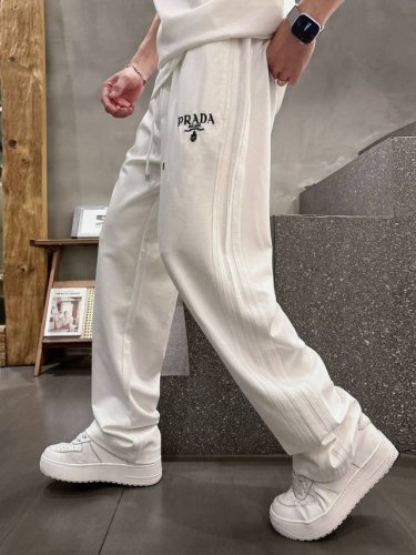 pd# 2025 铜氨丝莫代尔空气层春夏休闲裤子 美学的焕新诠释,演绎浓郁的格调型时尚风范,细节感和设计感强悍.经典品牌标识做为色彩搭配,演绎经典的品牌时尚,为