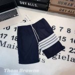 Thom Browne Tb经典四杠网眼短裤 男女同款 -面料：采用原版一比一定织定染网眼面料。 -辅料：原版拆解开发，一比一定制的小标，领标，水洗，吊牌，五金