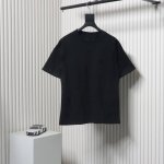 givenchy 纪梵希 23Ss 金属小标短袖T恤大面积印花采用大康丽数码印花机直喷 成本极高 经过多次的调试打版图案色差还原度与原版接近百分之99 区别市场