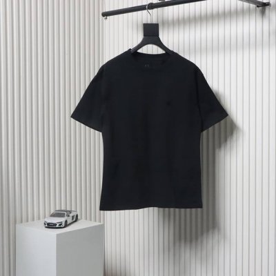 givenchy 纪梵希 23Ss 金属小标短袖T恤大面积印花采用大康丽数码印花机直喷 成本极高 经过多次的调试打版图案色差还原度与原版接近百分之99 区别市场
