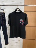 克罗心 春夏新款首发专柜最新款短袖圆领T恤 高端订制 设计前卫时尚！品牌Logo重工艺设计 高端定制230克面料.手感柔软.穿着舒适.专柜级别精致车线.颜色：黑