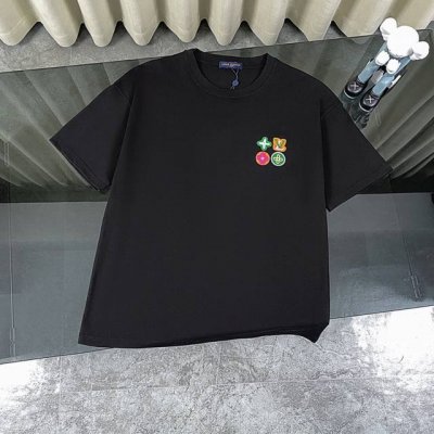 复刻版本 Louis Vuitton 路易威登Lv 2025新款多巴胺Logo刺绣款短袖圆领T恤 -面料采用320G %纯棉双纱面料 同缸定染特种加粗32支双股