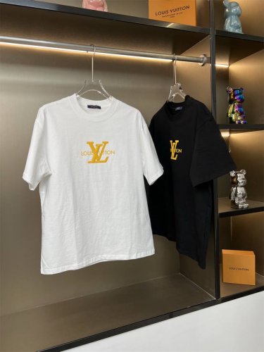 Louis Vuitton路易威登2025Ss新款字母硅胶立体凹凸设计情侣休闲短袖T恤 最高版本！定制面料290克100%双纱棉！字母硅胶立体凹凸工艺设计！ 辅
