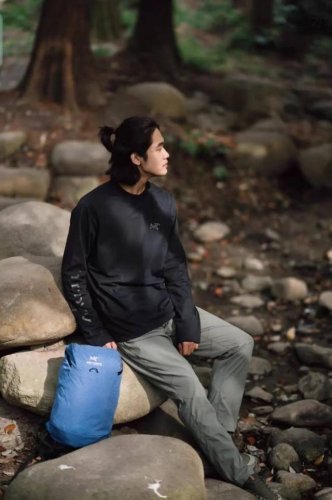 好货上新 Arc‘Teryx 始祖鸟新款男士早秋棉质长袖T恤打底衫 秋季新款，专柜同步在售！面料柔软细腻光滑有质感，舒适性很好、手感极好，重点是很亲肤，非常细腻