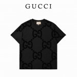 Gucci 古驰 植绒大G高克重短袖T恤 选用客供定制针织100%纯棉面打造,面料手感细腻，厚实有质感的纯棉布，高密度的机织工艺，如棉絮般柔紧致舒适，有挺括感，