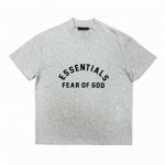 深灰色 顶级版本Fear Of God Fog Essentials复线23Ss最新款硅胶植绒字母印花短袖 猫眼反光硅胶印花，给人眼前一亮！光夜如新！ 全新的一