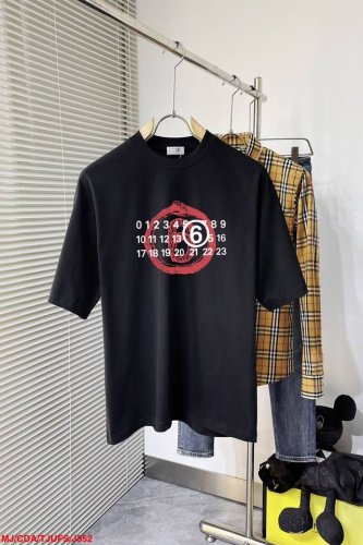j352 Mj 马吉拉 2025官网新款字母印花双层重工短袖T桖 字母图案不管是T桖还是卫衣都是每年的爆款单品 前幅大面积印花采用大康丽数码印花机直喷 成本极高