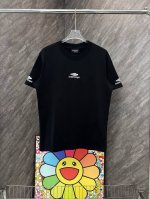 巴黎M小标多处错位刺绣圆领短袖 Balenciaga 官网Zp同步新款T恤 面料采用32支双纱280克高克重纯棉面料 同缸定织定染原版同色螺纹 进口机器多处饱满