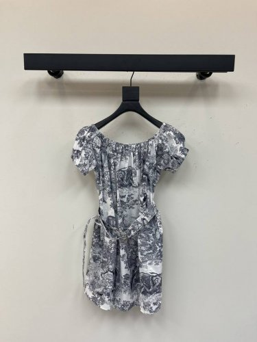 Dio*25春夏新品Reverse 茹伊建筑花园丛林图案印花一字领连衣裙 全棉材质透气 轻松打造时髦范 舒适又好穿质感十足 泡泡袖减龄少女风 慵懒的浪漫度假风