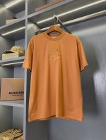 专属标识拼马术骑士刺绣棉质 T 恤衫 Bur王牌尖货，镇店之宝 现货秒发 年春夏系列，亮眼装饰品牌战马刺绣棉质宽松T恤衫。高端百搭大气款，男女同款棉质圆领短袖