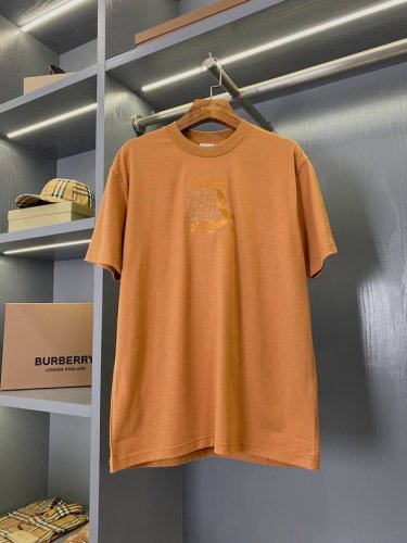 专属标识拼马术骑士刺绣棉质 T 恤衫 Bur王牌尖货，镇店之宝 现货秒发 年春夏系列，亮眼装饰品牌战马刺绣棉质宽松T恤衫。高端百搭大气款，男女同款棉质圆领短袖