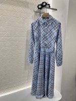gucc*2025新品上架 印花腰带衬衫裙 定制Yb进口斜纹稠材质 透气舒适 质感十足 衬衫连衣裙剪裁 成衣通体以标志性红蓝格纹马蹄链扣图案满铺 穿插字母徽标点