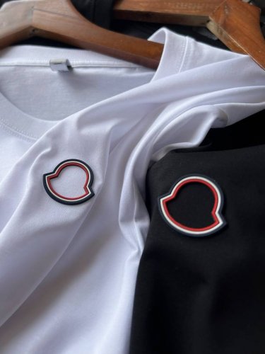 顶级80支桑蚕丝 人气爆款 Moncler 蒙口专柜新品桑蚕丝圆领T恤 恒隆在售千元级 款号 5531 蒙口家今年最新高端80支桑蚕丝面料 高端奢华面料 拿到手