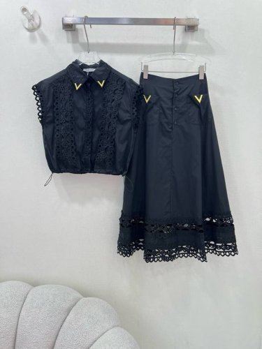 Valentin*25新款套裙 翻领水溶花镂空下摆抽绳上衣半裙得组合 定制水溶花装饰半裙搭配口袋经典品牌V字金属超大摆高腰烧花半裙显瘦大气 内衬棉布 日常穿搭首